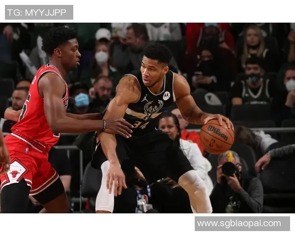 雄鹿队运动战告捷:字母哥空砍26分11篮板,国王四人得分20+险胜,雄鹿团队篮球六人得分上双显真章